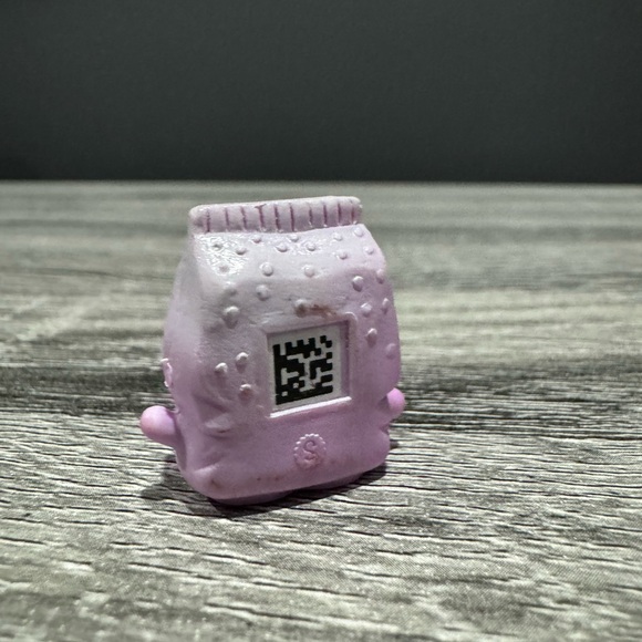 Shopkins | Bakery: Cassie Caster Sugar (6-040) - Mini Collectable Figure - Picture 2 of 6